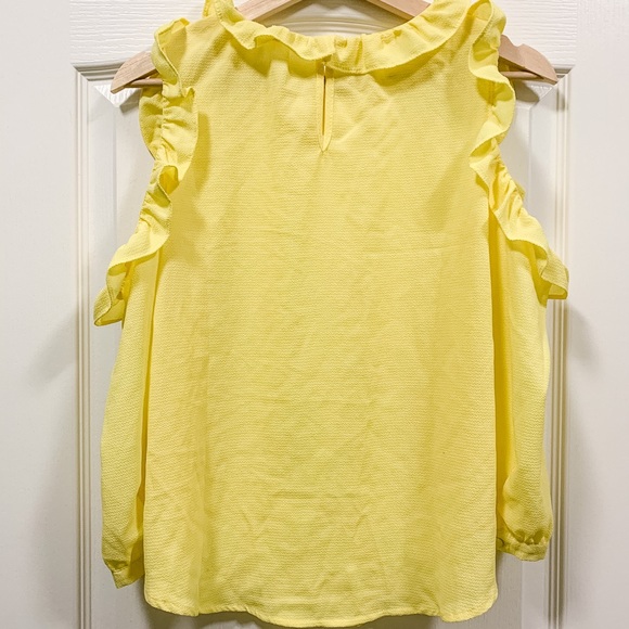 Shoulder Cutoff Ruffle Blouse - Picture 2 of 9